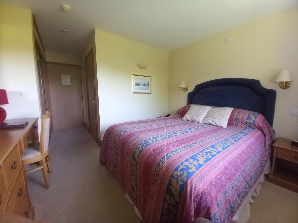 Golden Ball Hotel Elsworth Zimmer foto